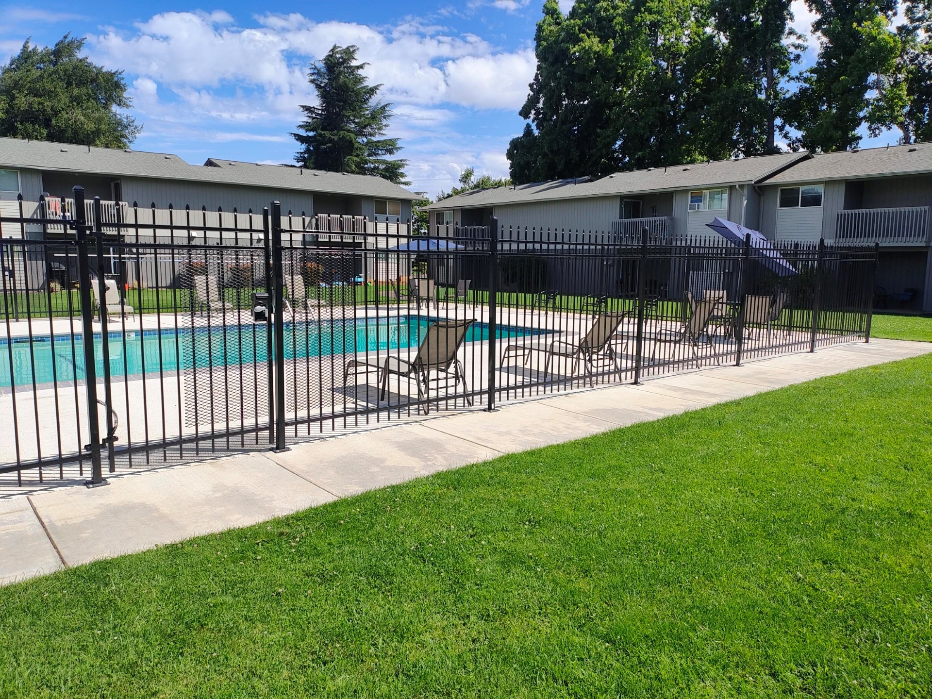 Sequoia Apartments | Pool